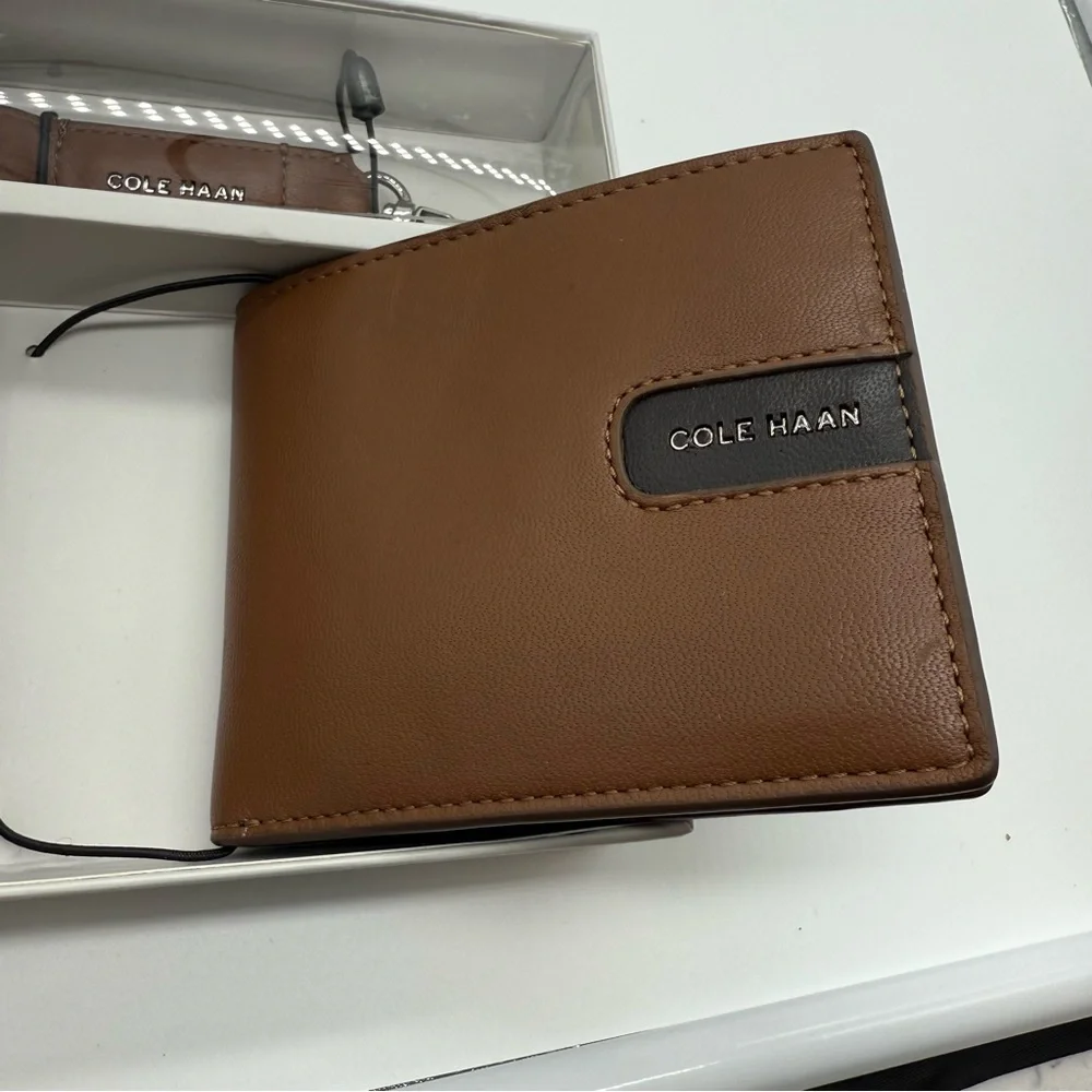 NIB Cole Haan Men's Slim Leather Billfold with Key Fob